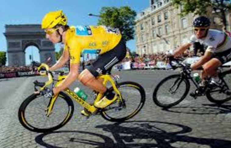 Kézbesítenem kell! - átment egy dühös postás a Tour de France-on