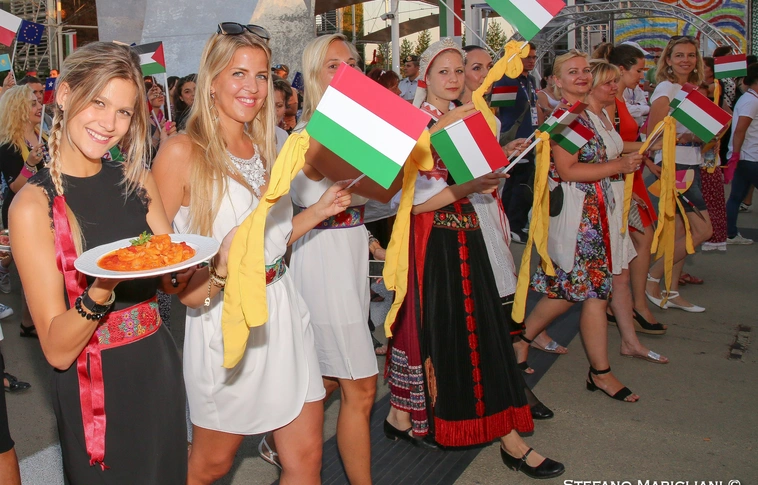 Világkiállítás - Látogatói csúcs az ünnepi héten a magyar pavilonban