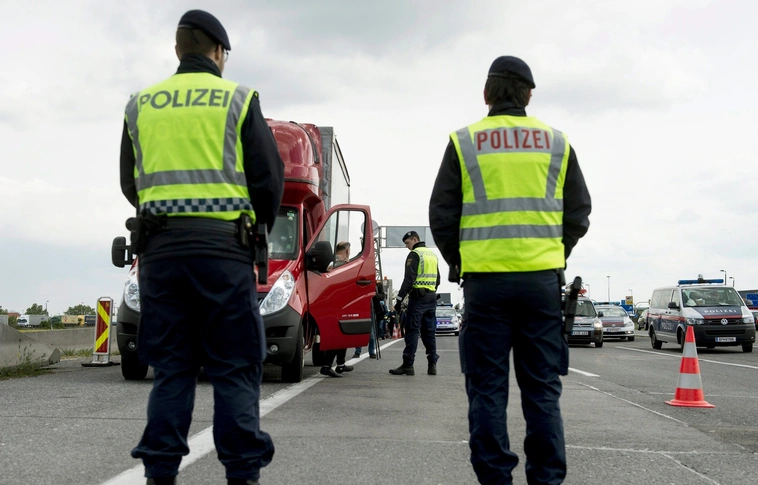 Visszaküldhetik a migránsokat Magyarországra az osztrákok
