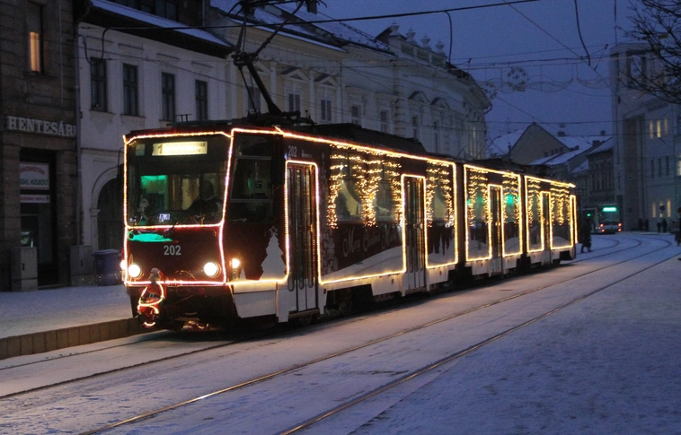 Egy évre elköszön Miskolc adventi villamosa – szerda este indul az utolsó