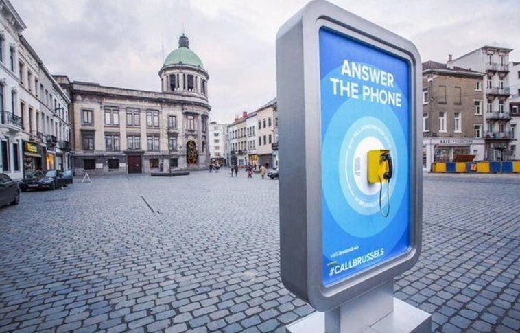 Nagy sikere van a turistacsalogató telefonok kihelyezésének Brüsszelben