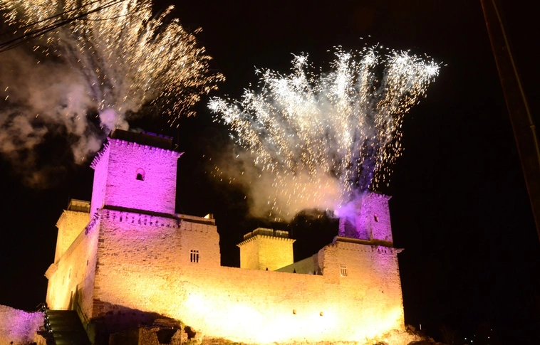 Adventi várakozás és ünnepi fények a Diósgyőri várban 
