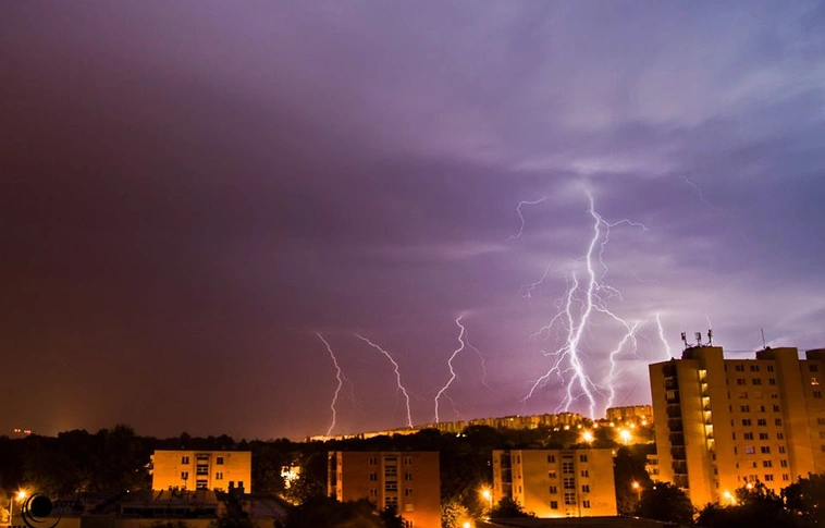 Vihar, villámok és megbontott tetők - így érkezett az enyhülés