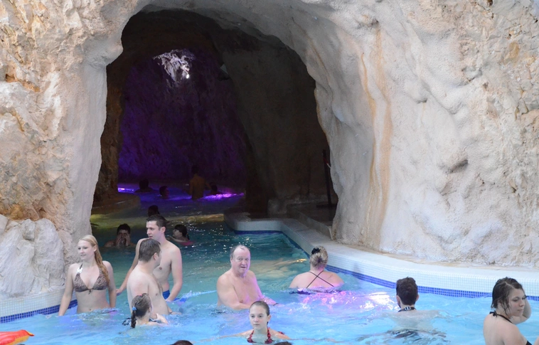 A fürdők mellett a látványosságok vonzzák a turistákat Miskolcra 