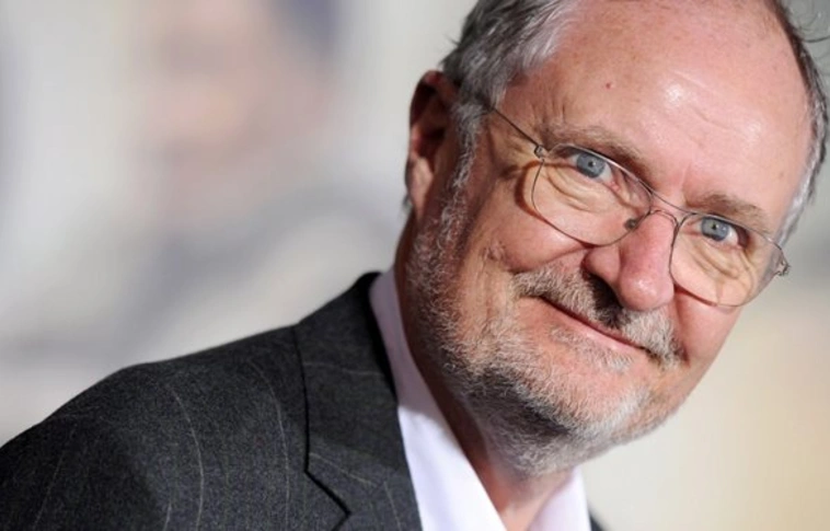 Jim Broadbent Oscar-díjas brit színész is játszik a Trónok harca hetedig évadjában