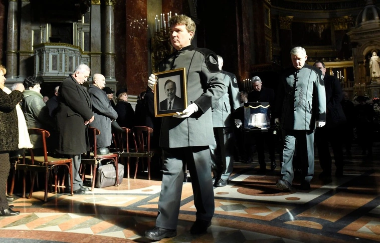 Végső búcsút vettek Torgyán Józseftől