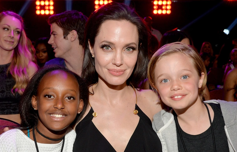 Tizenkét év után váratlanul felbukkant Angelina Jolie lányának vér szerinti anyja