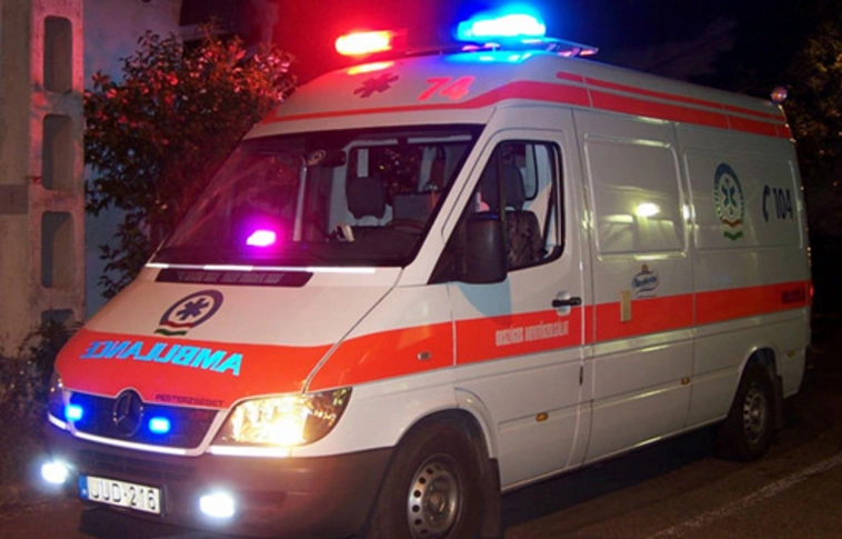 Vádemelés egy mentőst megkéselő 16 éves fiú ellen
