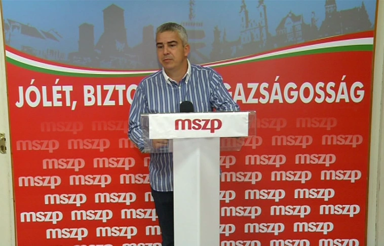 MSZP: a kormány migránsokat telepít Magyarországra
