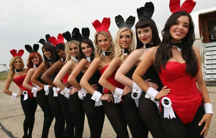 Visszatérnek a vadító, ruhátlan fotók a Playboyba - a vezetés rájött, hogy hibázott