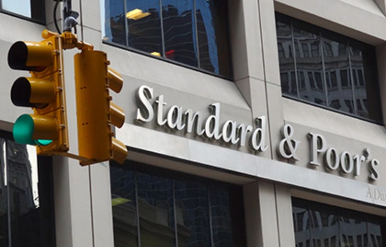 Befektetési sávba emelte a magyar államadós-besorolást a Standard & Poor's