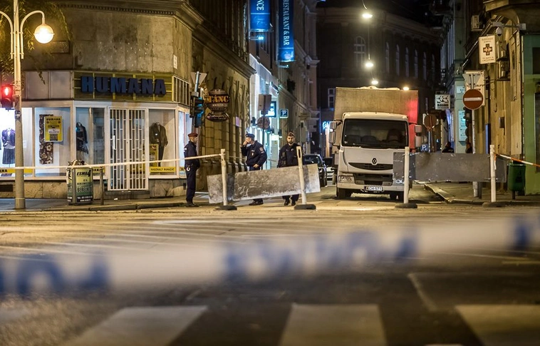Elhagyhatta az intenzív osztályt az egyik sérült rendőr