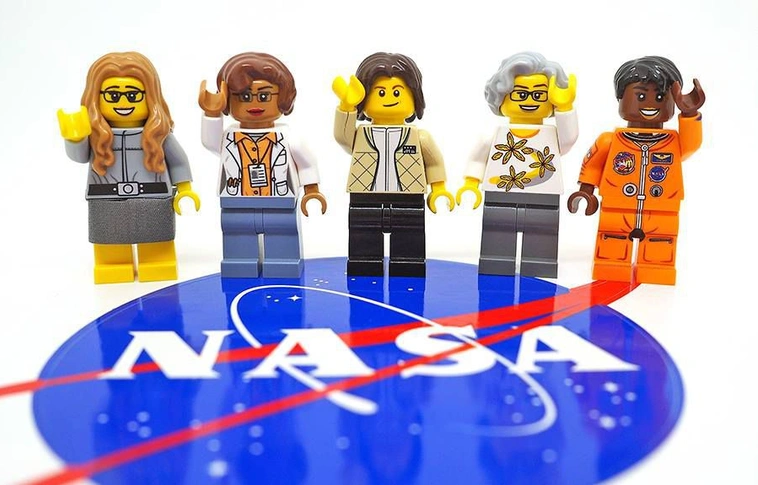 Lego-figurák a NASA híres kutatónőiből