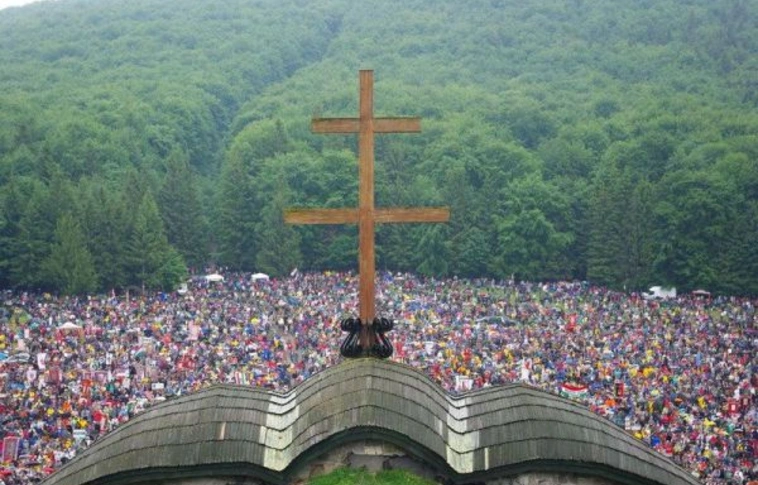 Csíksomlyói búcsú – Pápai áldásban részesülnek az idei zarándokok
