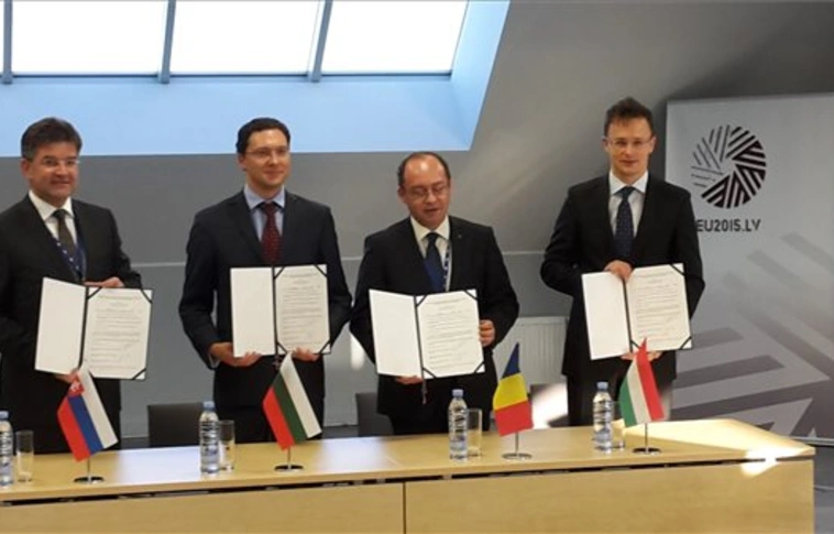 Regionális gázszállítási megállapodást írtak alá Rigában