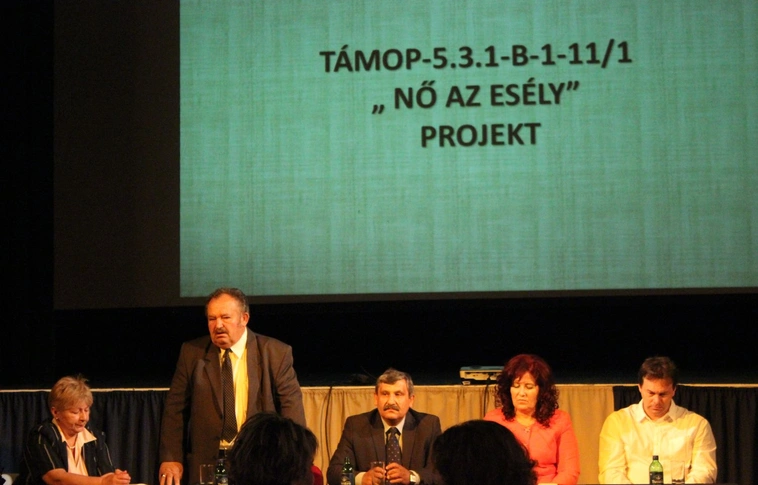 Több mint ezer roma nő szerzett szakképesítést szociális és gyermekvédelmi területen