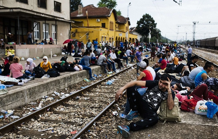 Újabb migráns tömeg közelít Magyarország felé
