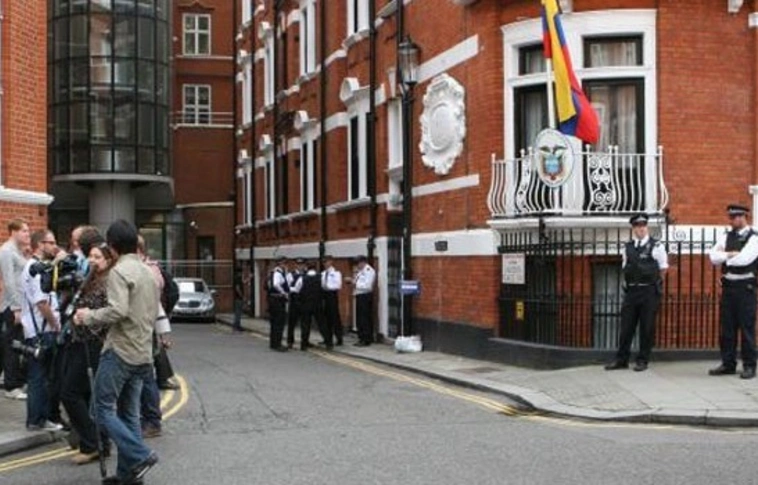 Nem őrzi tovább a Scotland Yard az ecuadori nagykövetséget, ahol Assange rejtőzik