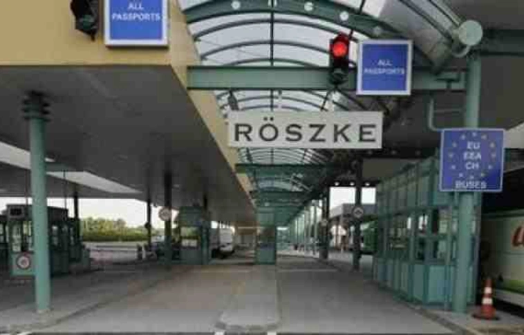 Több órás várakozásra kényszerülnek az országba belépők Röszkénél