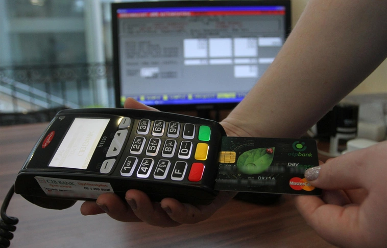Egyre több bankfiók szűnik meg Magyarországon