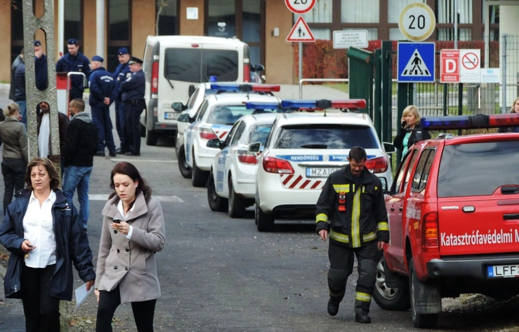 Bombariadó a miskolci Sanofi gyógyszergyárban