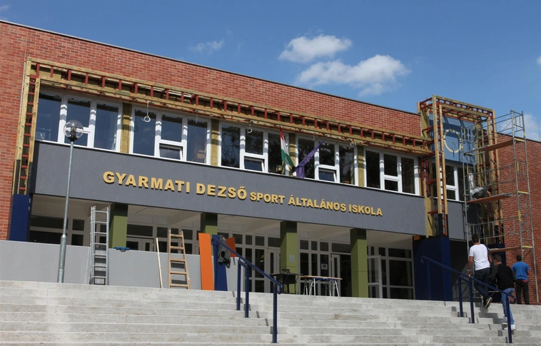 Rekord időn belül újult meg az egykori Hunyadi Mátyás Általános Iskola környéke