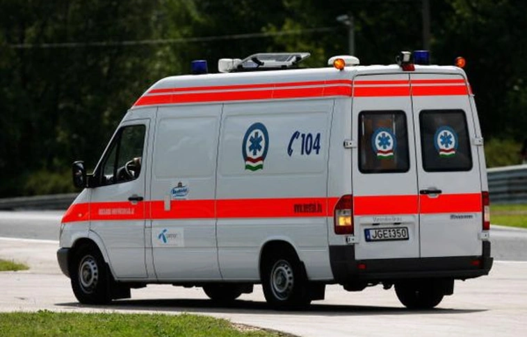 Megtámadta a mentőket egy férfi Kecskeméten