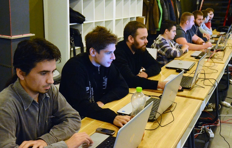 Már egy év tanulás után garantáltan állást kaphatnak a miskolci programozó iskola diákjai