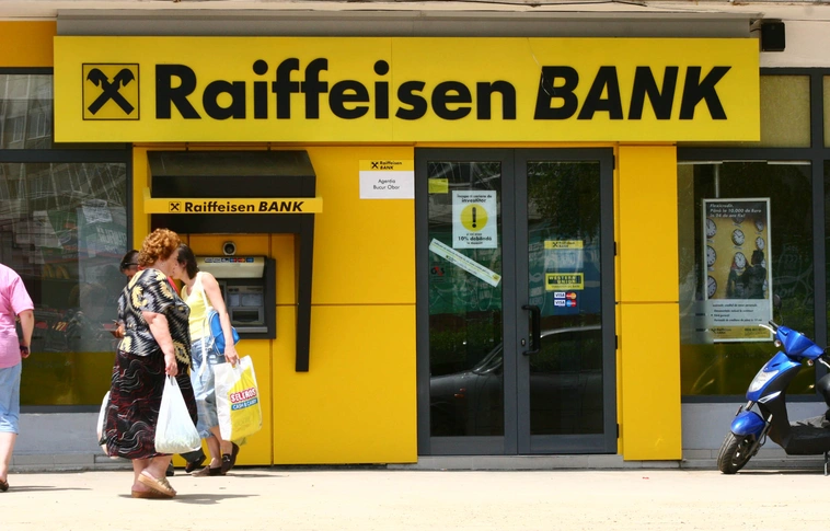15 fiókot zár be szeptemberben a Raiffeisen