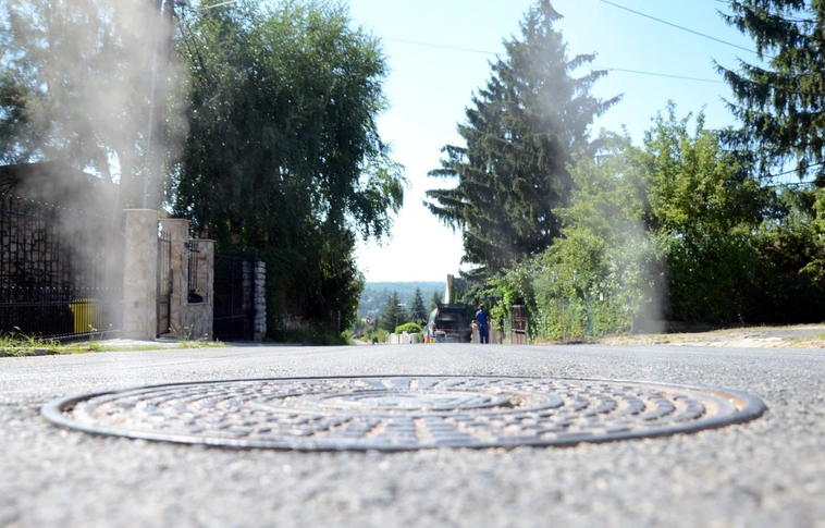 Füstgéppel ellenőrizték a szennyvízhálózatot Miskolctapolcán