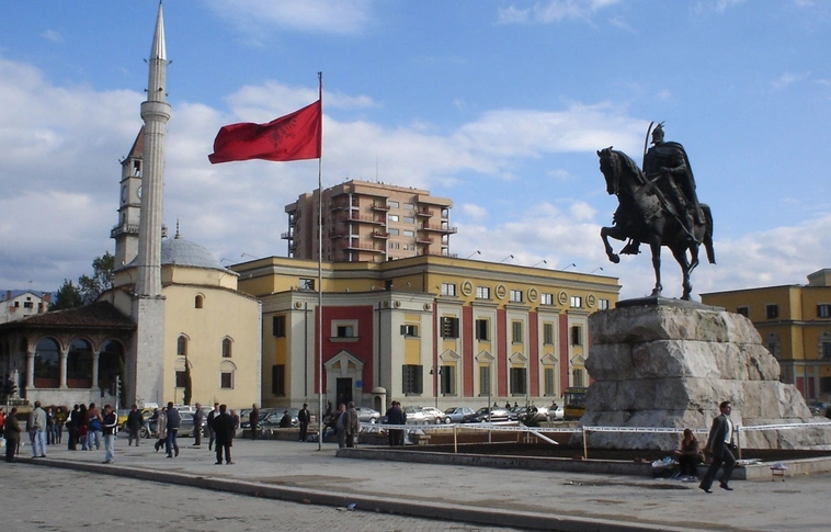 Albán sajtóértesülések szerint Tirana lehet a következő célpont