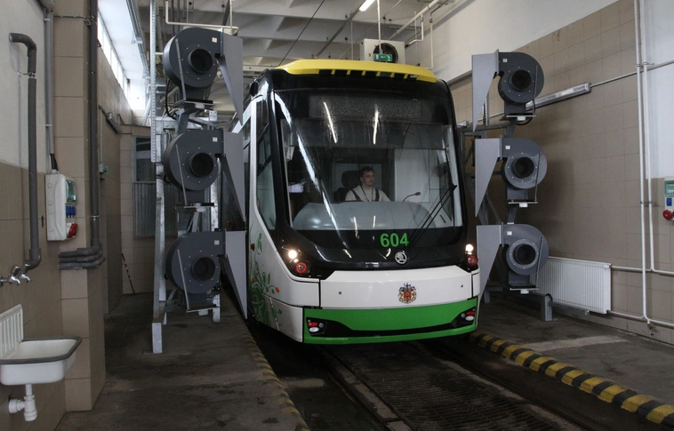 Egy rágó, vagy akár egy kiöntött üdítő is több ezer forintos kárt jelent az MVK-nak