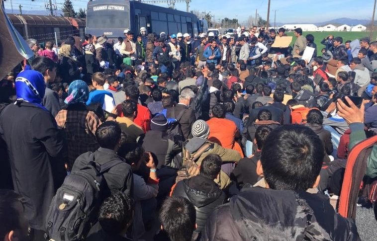 1800 migráns tört ki a szaloniki táborból