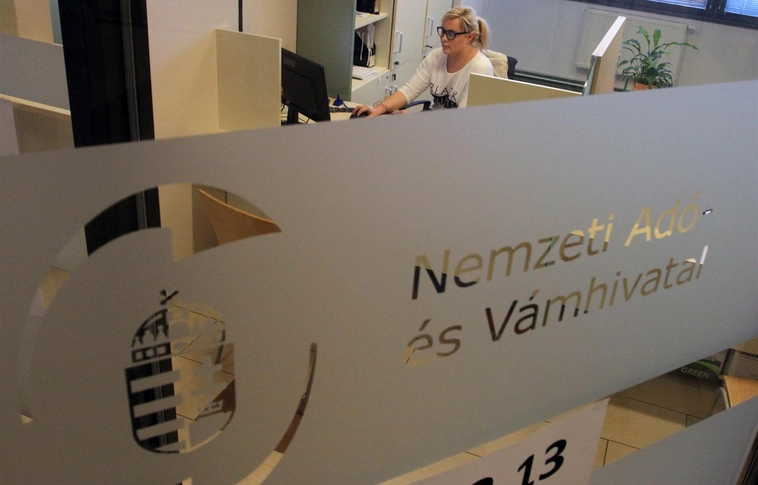 Február elsejéig kell jelezni, hogy a NAV készítse el az adóbevallásunkat
