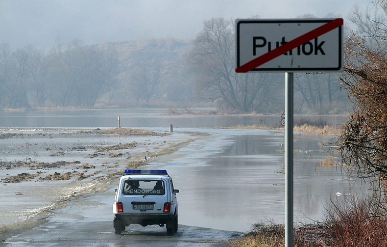 Utakat zártak le a Sajó áradása miatt Borsodban