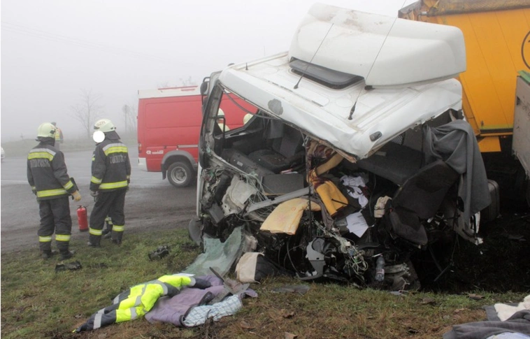 Két kamion összeütközött a 37-es főúton Miskolc és Szerencs között hétfőn délelőtt
