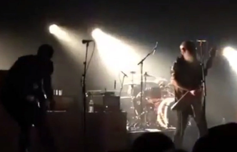Videón a párizsi Eagles of Death Metal koncert hátborzongató pillanatai