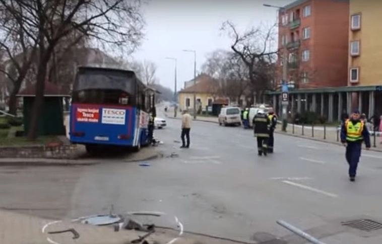 Rosszul lett egy utasokat szállító kis busz sofőrje Mezőkövesden