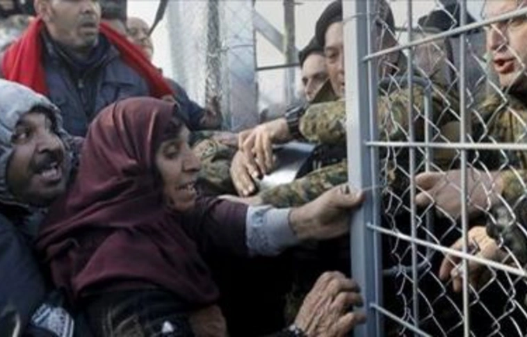 Szerbia lezárta a macedón határt a migránsok előtt