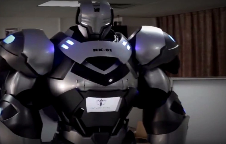 Emberi irányítású robotembert alkottak a kínaiak