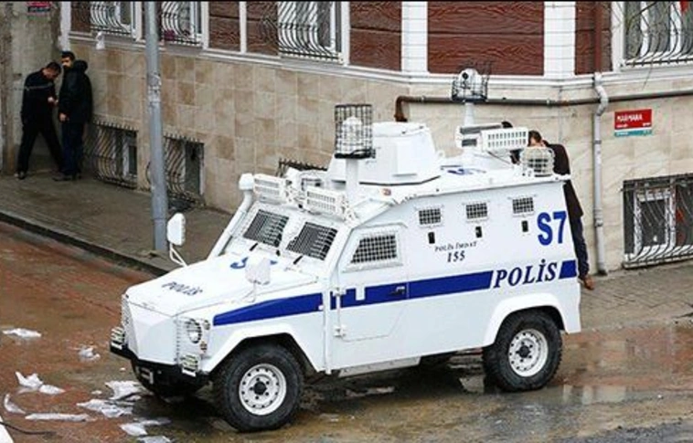 Két nő nyitott tüzet rendőrökre Törökországban