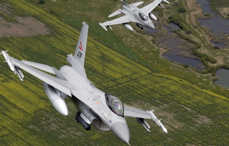 Véletlenül tüzet nyitott gyakorlat közben az irányítótoronyra egy norvég F-16-os