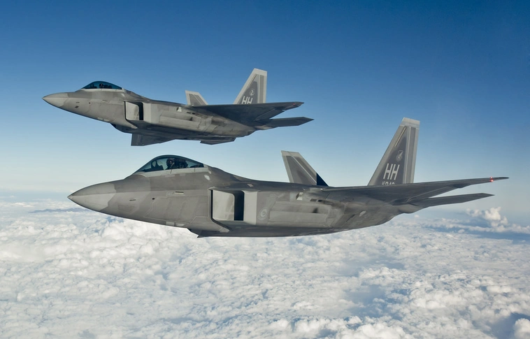  Amerikai F-22-es harci repülők érkeztek néhány órára Romániába