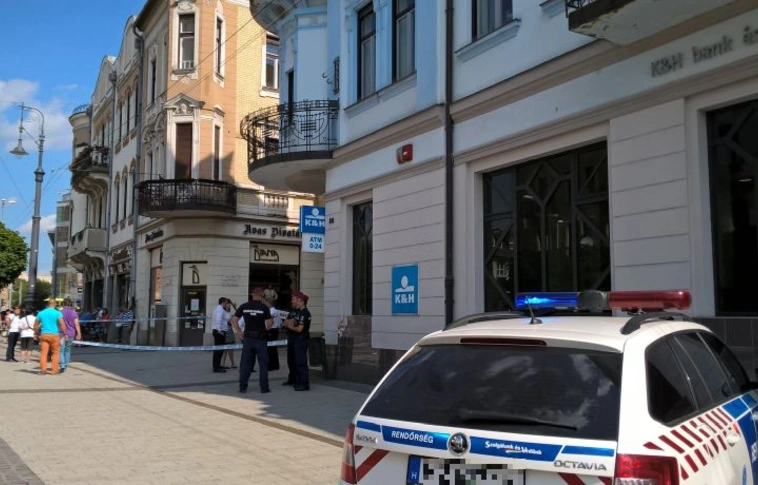 Ismét bombariadó volt az egyik belvárosi bankfióknál