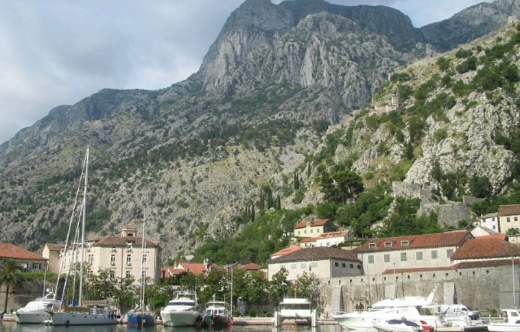 Orvlövész ölt meg egy rabot Montenegróban