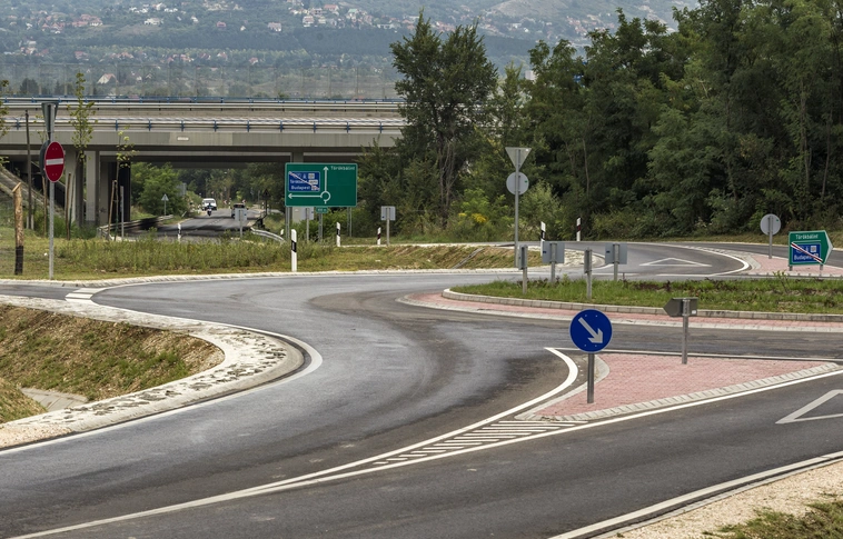 Átadták az M7-M0-s autópálya törökbálinti csomópontját