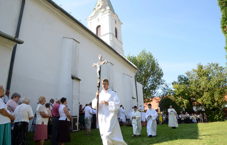"A katolikusoknak felemelő érzés a Szűzanyához imádkozni”