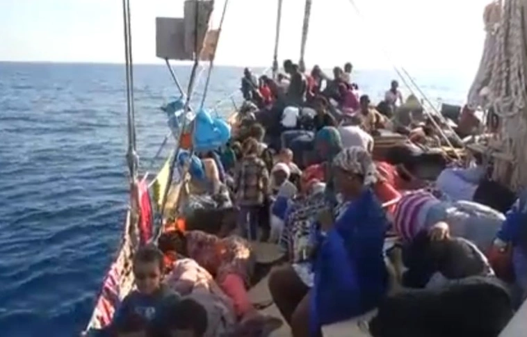 Migránsáradat indult el az ország partjai felé az ősz közeledtével