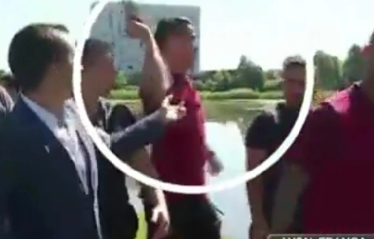 Ronaldo válasz helyett eldobta a mikrofont