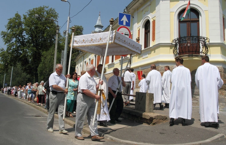 Búcsú a miskolci Szent Anna templomnál